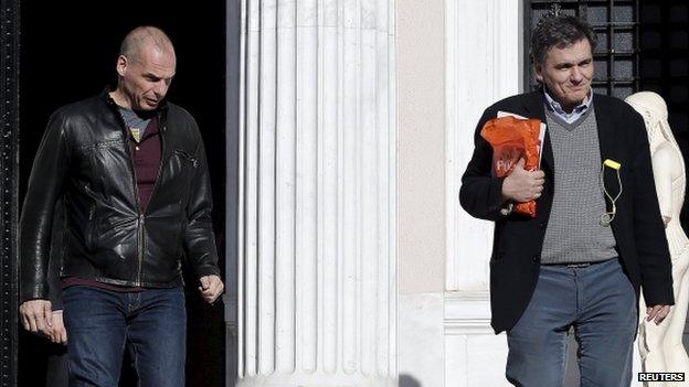 Euclid Tsakalotos (R) with Finance Minister Yanis Varoufakis (27 April)