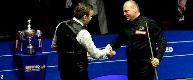 Stuart Bingham (right) is congratulated by Shaun Murphy