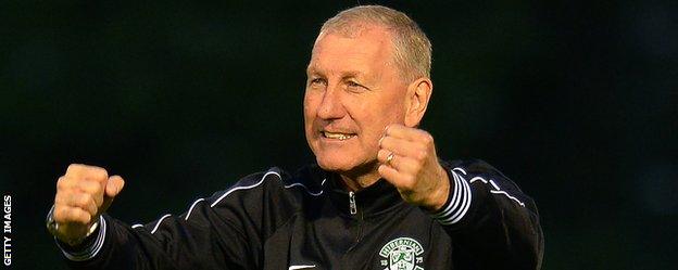 Terry Butcher celebrates with Hibernian