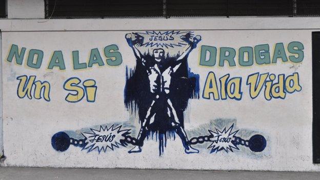 Graffiti on a wall in Panama City encourages people to say "No to drugs and yes to life"