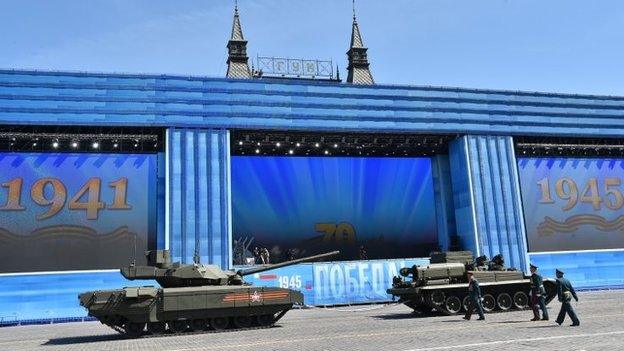 T-14 Armata tank (left) and a tow vehicle in Moscow. Photo: 7 May 2015