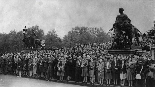 Crowds wait patiently in the Mall outside Buckingham Palace on VE Day, 8 May 1945