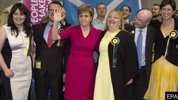 Arweinydd yr SNP, Nicola Sturgeon