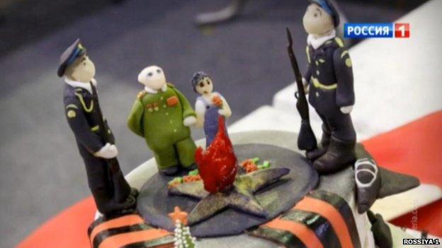 Cake with soldiers' figures on top