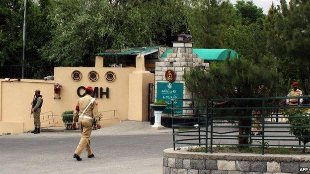 Pakistani soldiers stand guard outside a military hospital where victims of a helicopter crash were brought for treatment in Gilgit on 8 May 2015.