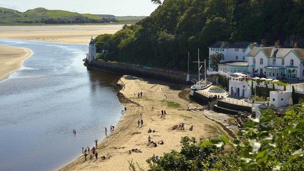 Portmeirion ac aber Dwyryd