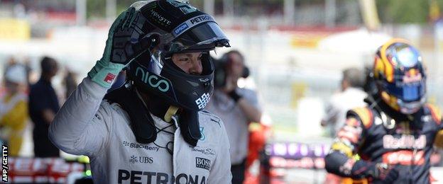 Nico Rosberg waves after qualifying