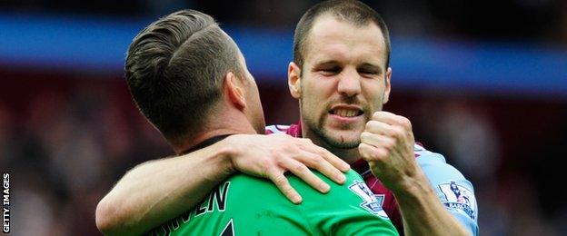 Shay Given and Ron Vlaar