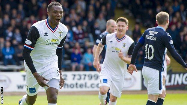 David Ofere celebrates his winning goal at Dens Park