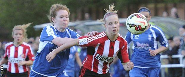 Beth Mead (centre right)