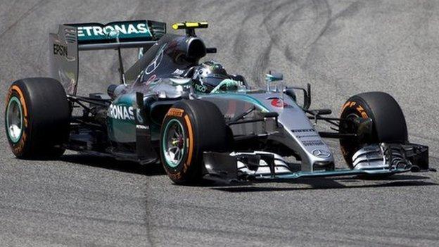 Nico Rosberg finishes ahead of Lewis Hamilton in qualifying