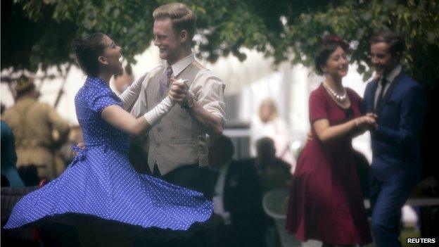 Dancing in St James's Park