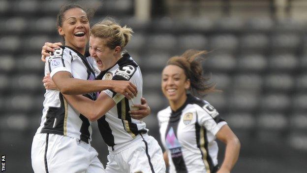 Fern Whelan (l) celebrates winning goal with Ellen White