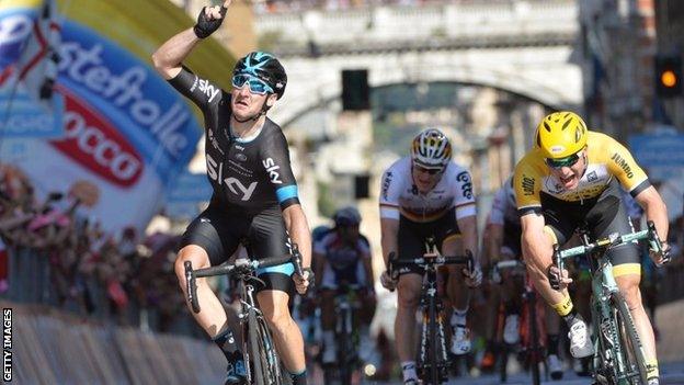 Elia Viviani (left) wins stage two in Genova