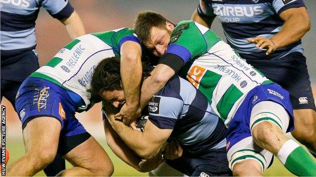 Treviso v Blues action