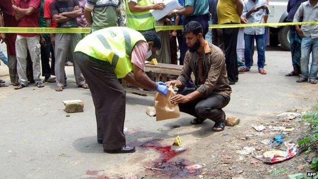 Bangladesh forensics police investigate the site where blogger Ananta Bijoy Das was hacked to death in Sylhet on 12 May 2015