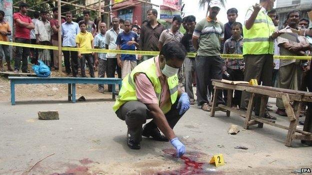 A police officer investigates at the spot where Bangladeshi blogger Ananta Bijoy Das was killed, in Nurani area of Sylhet, Bangladesh, 12 May 2015.