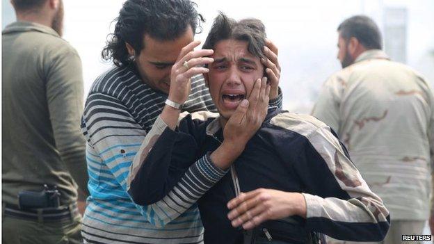 Civilians in shock after an attack in Aleppo (12/05/15)