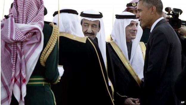 Saudi King Salman bin Abdul Aziz (centre) and Barack Obama in Riyadh (27/01/15)