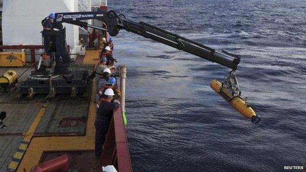 Australian Defence Vessel Ocean Shield crew move a search vehicle into position in the hunt for MH370 (14 April 2014)