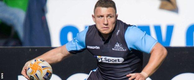 Duncan Weir in action for Glasgow Warriors