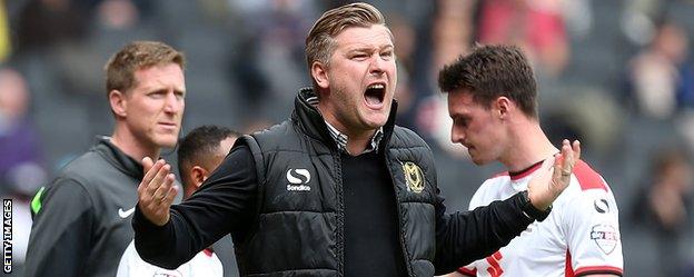 Karl Robinson urges on MK Dons