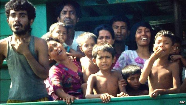 Migrants on stranded boat