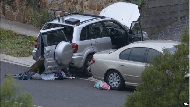 Cars are searched in Greenvale, Melbourne (8 May 2015)