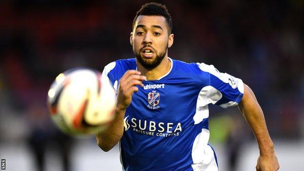 Kane Hemmings playing for Cowdenbeath