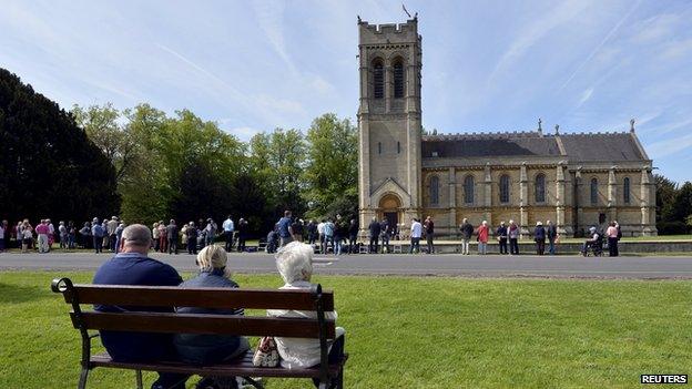 Onlookers at Geri Halliwell's wedding