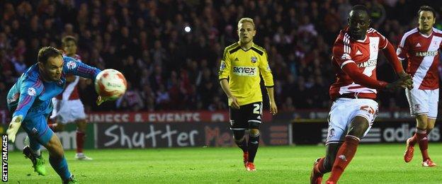 Albert Adomah scores