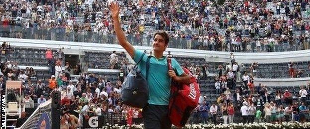 Roger Federer waves to fans in Rome