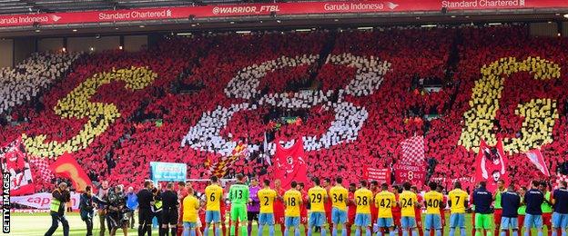 Liverpool fans pay tribute to Steven Gerrard