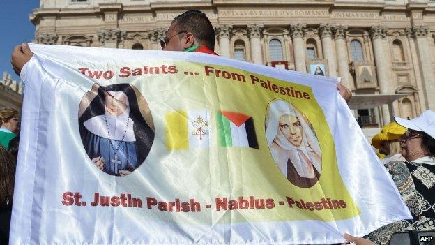 Pilgrims gather before a holy mass in St Peter's square for the canonisation (17 May 2015)