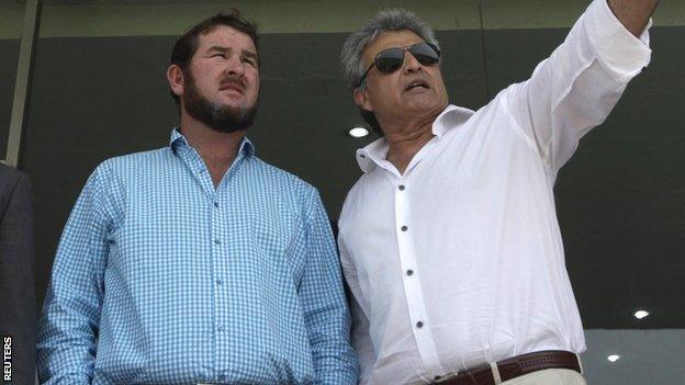 PCB director of cricket Zakir Khan (r), briefs Zimbabwe Cricket managing director Alistair Campbell at the Gaddafi Stadium in Lahore