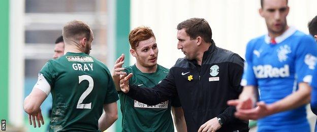 Alan Stubbs passes on instructions to Fraser Fyvie