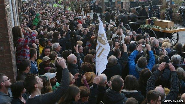 Crowds at the reinterrment of Richard