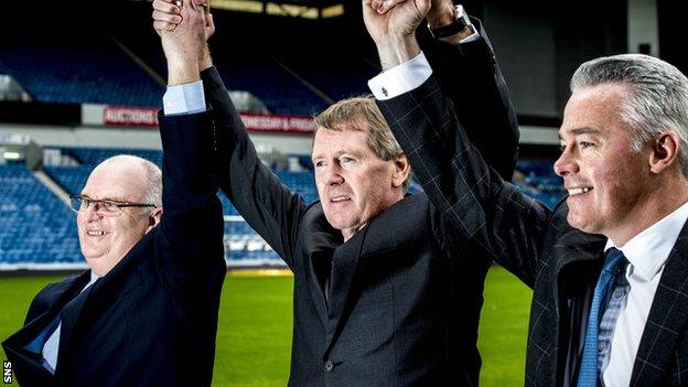 Dave King (centre) with John Gilligan (left) and Paul Murray