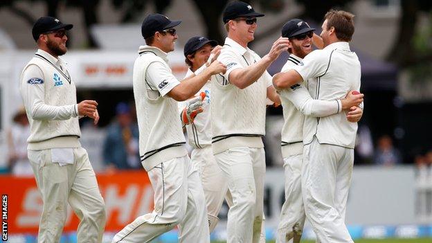 New Zealand cricket team celebrate a wicket