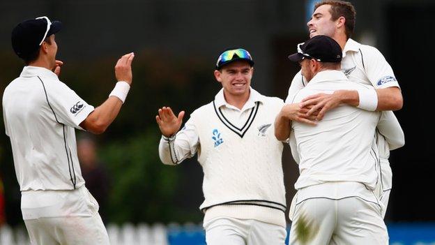 New Zealand cricket team celebrate a wicket