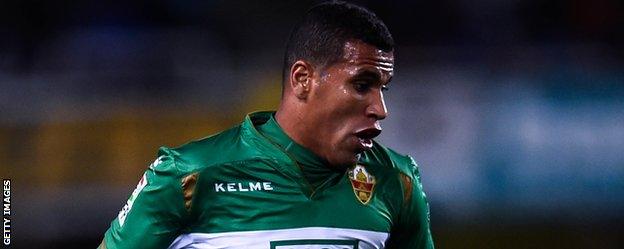 Jonathas in action for Elche