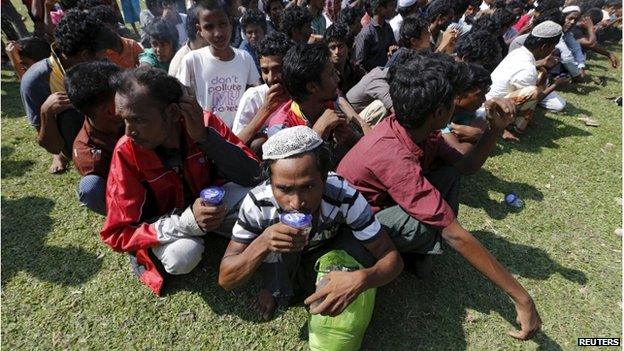 Rohingya migrants who arrived by boat, queue up for identification at a temporary shelter in the port of Julok village in Kuta Binje, Indonesias Aceh Province, 20 May 2015.