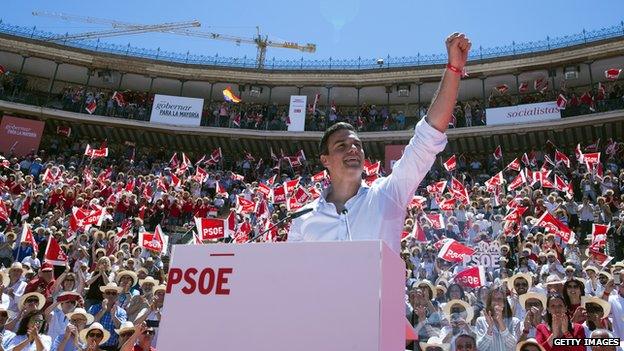 Spanish Socialist Party (PSOE) leader Pedro Sanchez raises his fist during a PSOE campaign meeting at Valencia's bullring on 16 May 2015.