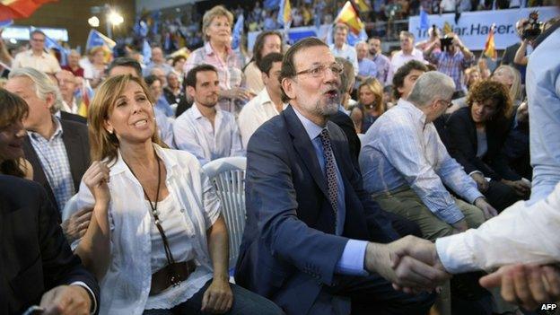 Spanish Prime Minister Mariano Rajoy (centre) sits next to Alicia Sanchez Camacho, Popular Party president in Catalonia, on 17 May 2015 in Barcelona