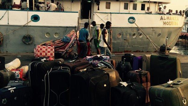 Refugees from Yemen arrive in Djibouti port - May 2015