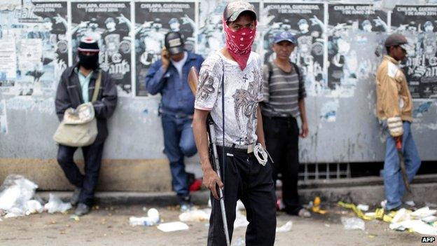 Armed civilians in Chilapa May 10 2015