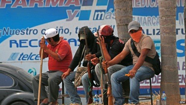 gunmen patrolling streets of Chilapa 10 May 2015