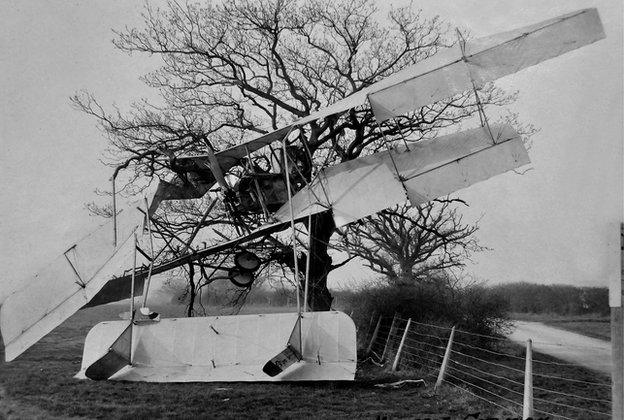 A crashed Maurice Farman aircraft