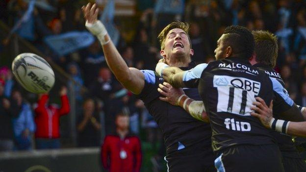 DTH Van Der Merwe celebrates leveling the score for Glasgow Warriors