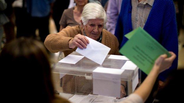 Natividad, 97, casts her ballot in Barcelona (24 May)